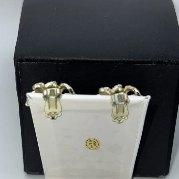 Vintage gold tone ivory swirl and iridescent aurora borealis clip earrings beach - Picture 4 of 10